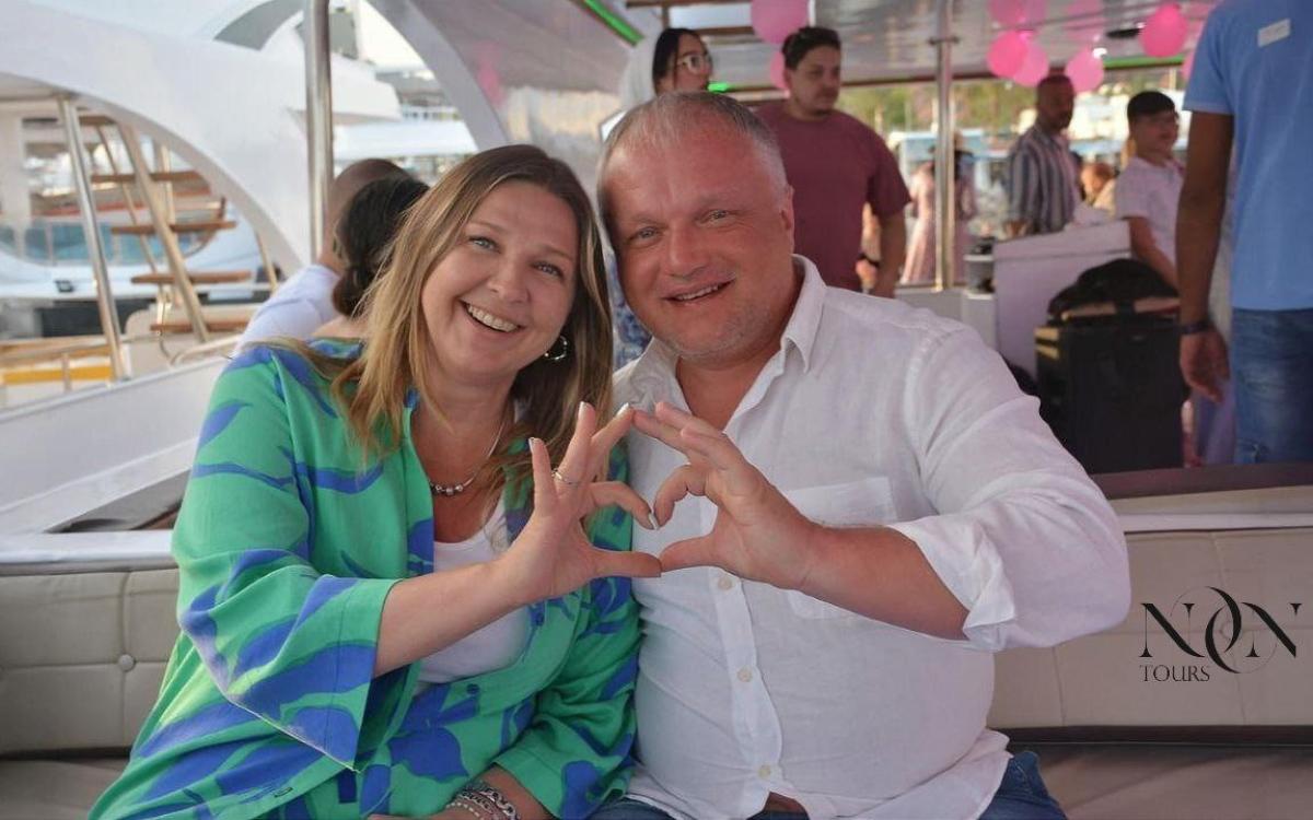 Evening Dinner with Show on a Yacht