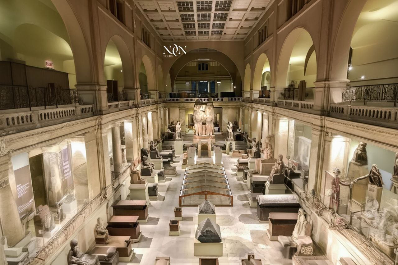 1Cairo, Pyramids from Hurghada by plane