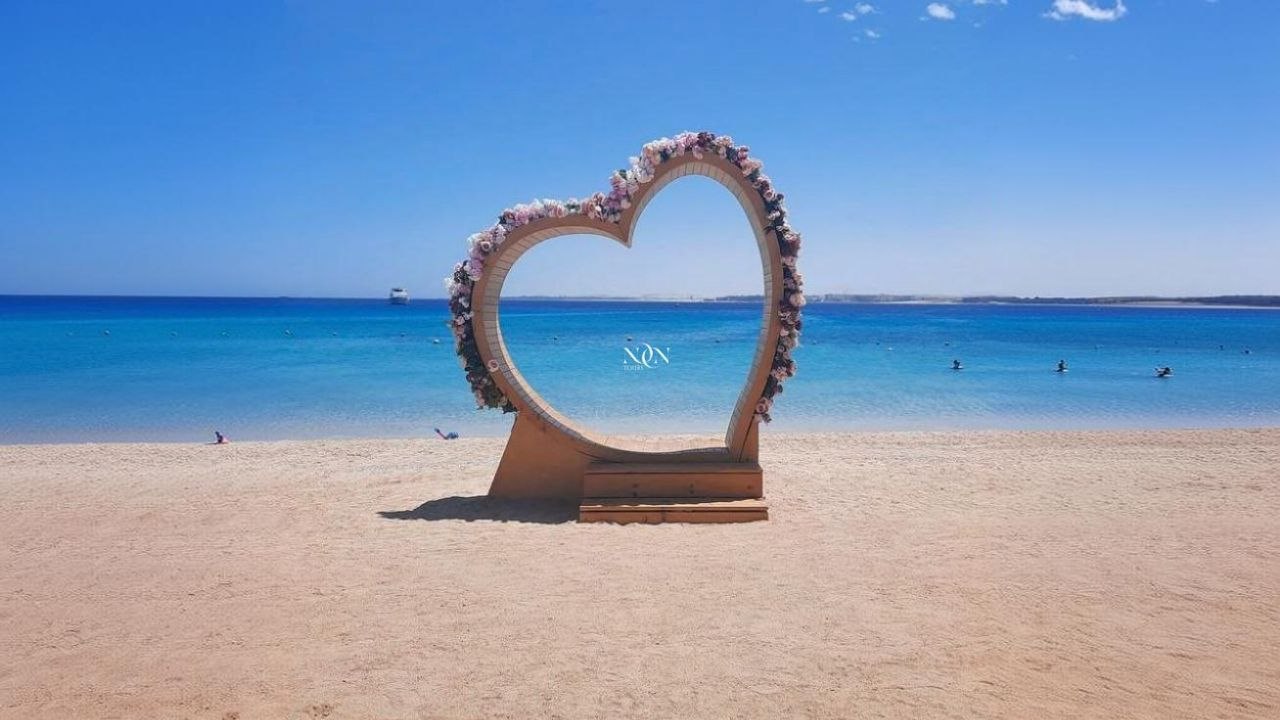 1Sahl Hasheesh and the Sand City