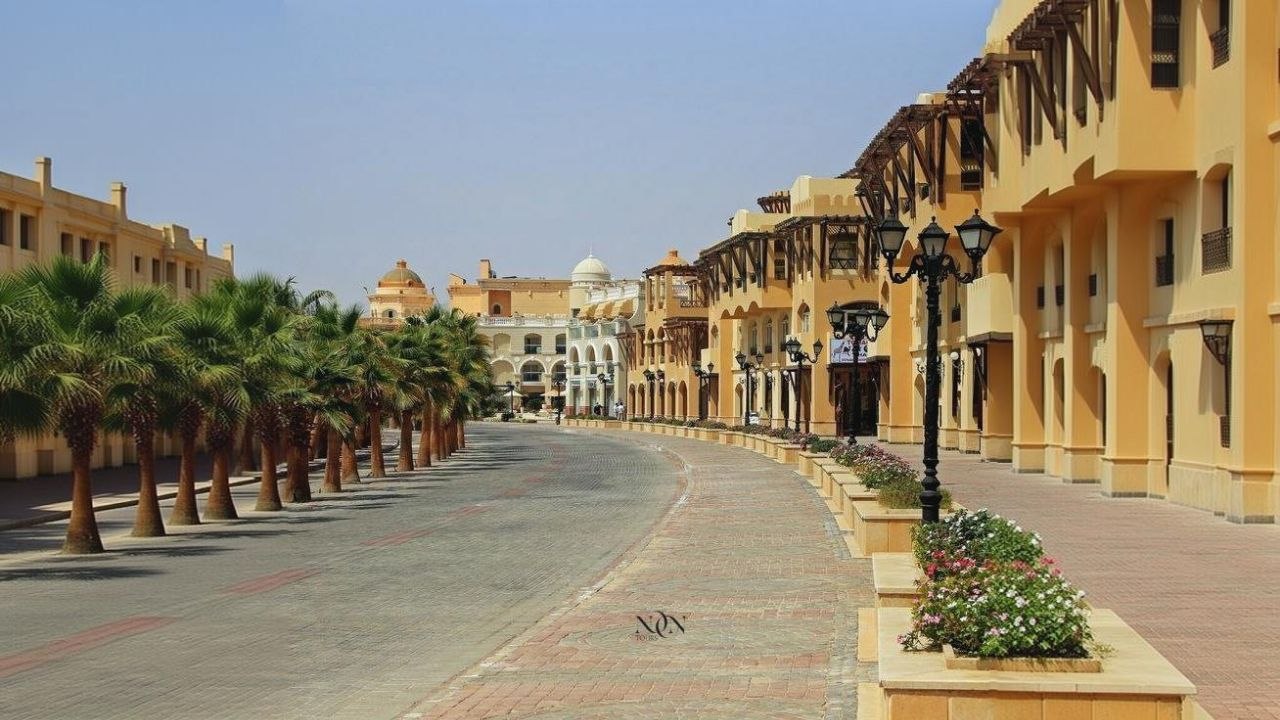 6Sahl Hasheesh and the Sand City