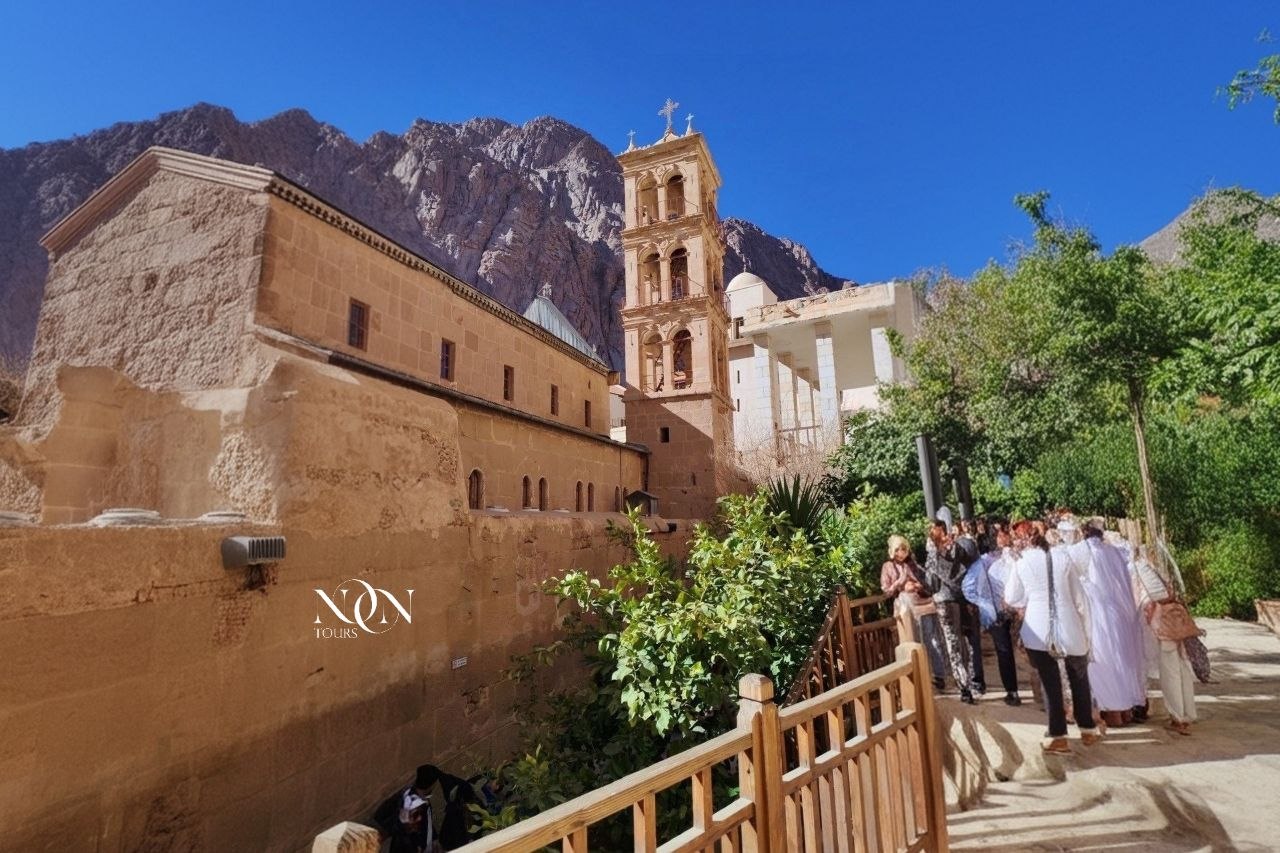 8Cairo, Pyramids from Hurghada + Nile Cruise – as a Gift